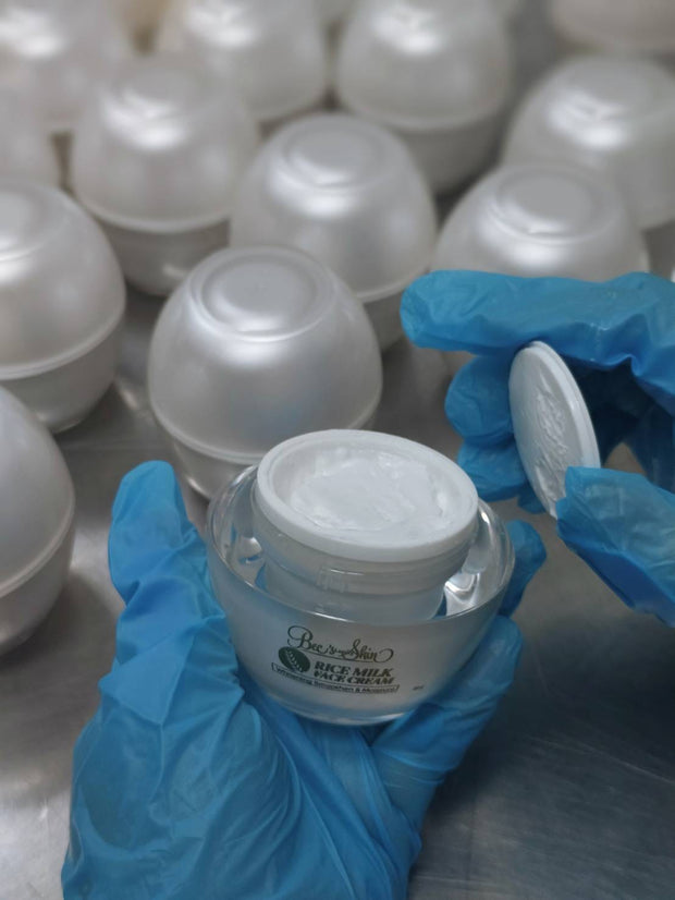 Whitening, smoothen and moisturizing face cream.